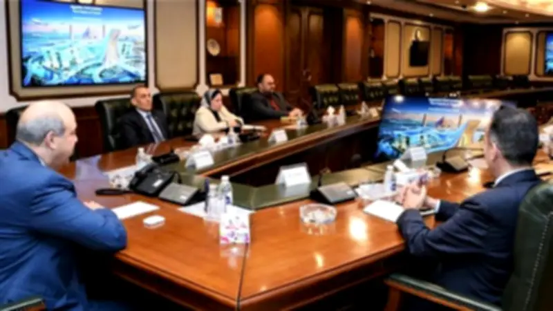 وزير الطيران يبحث أحدث الاتجاهات العالمية في مستقبل السفر وتشغيل المطارات الذكية