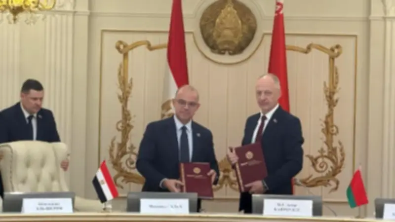 مصر وبيلاروسيا توقعان بروتوكول تعاون استراتيجي لتوطين الصناعة