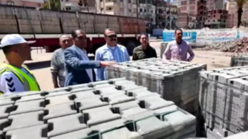 سكرتير مساعد كفر الشيخ يتفقد مبادرة جميلة يا بلدي بحي غرب