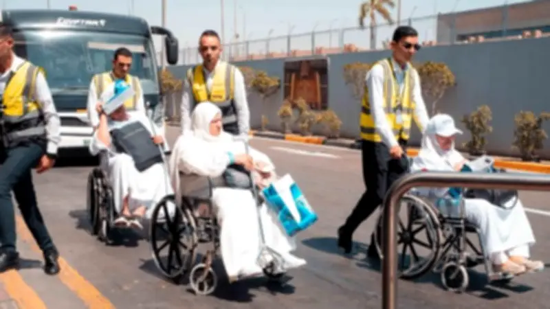 مصر للطيران تطلق أولى رحلات الجسر الجوي لنقل الحجاج إلى جدة