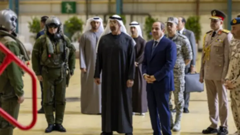 السيسي وبن زايد يتفقدان مفرزة المقاتلات المصرية في الإمارات