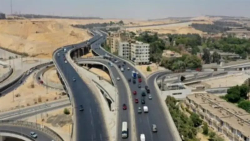 إعادة فتح الطريق الدائري بمحور المنيب بعد أعمال رفع الكمر المعدني
