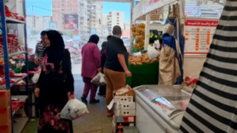 متابعة يومية لأسعار السلع بالمعارض الدائمة في شرق وغرب المنصورة