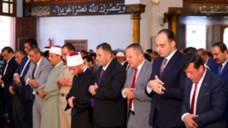محافظ دمياط ووزير الأوقاف يؤديان صلاة الجمعة بمسجد الرحمة في رأس البر