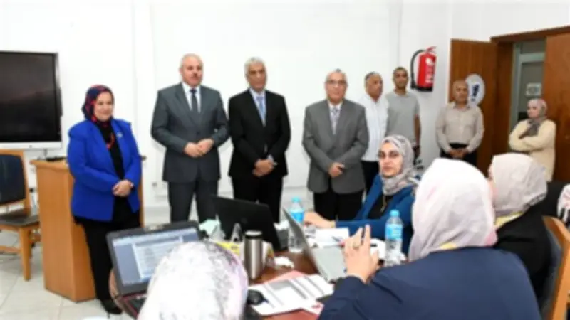 رئيس جامعة القناة يتفقد ختام دورة تصميم البرامج التعليمية لتعزيز الجودة