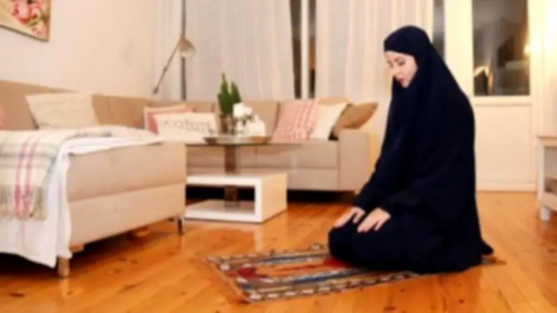 هل تجب إقامة الصلاة في المنزل قبل كل فرض؟ الإفتاء تجيب
