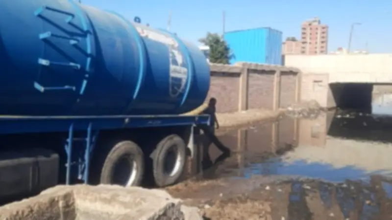 مياه الغربية تتدخل لحل طفح المصرف المغطى بنفق أبو دراع بالمحلة