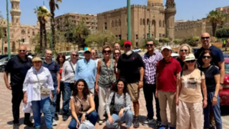 أمين عام مؤسسة زاهي حواس يكشف أسرار مصر الإسلامية لسفراء العالم في جولة أثرية