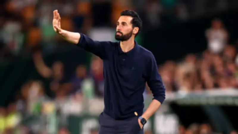 لعنة لقب "القمع" تطارد أربيلوا من غرفة ملابس ريال مدريد
