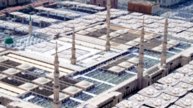 دار الإفتاء توضح حكم ارتداء ملابس الإحرام بالمدينة قبل النية