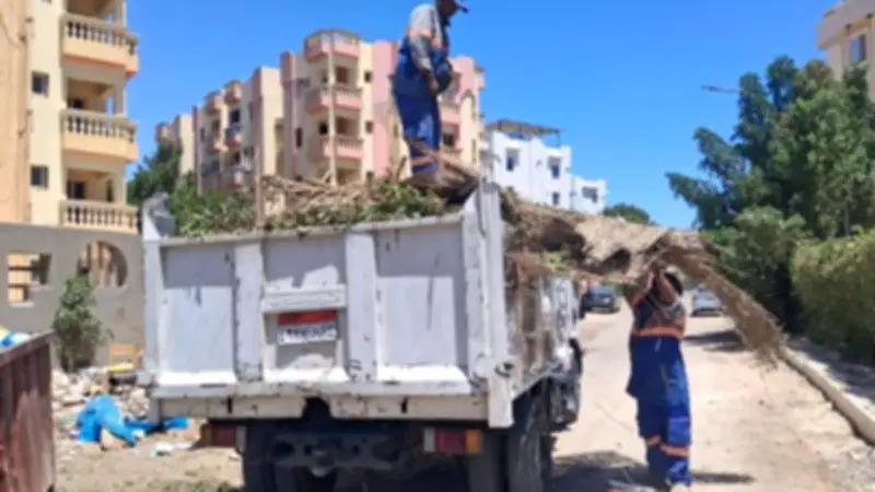 تكثيف حملات النظافة ورفع المخلفات بحي جنوب الغردقة