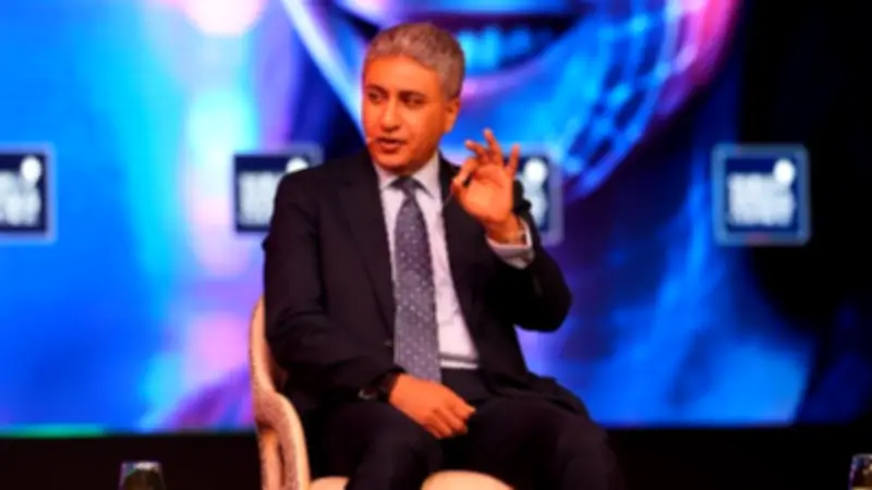وزير السياحة يشارك في جلسة نقاشية حول تعزيز السفر السلس متعدد الوجهات