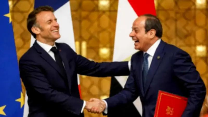 كيمياء سياسية بين السيسي وماكرون.. محطات بارزة في زيارات الرئيس الفرنسي لمصر