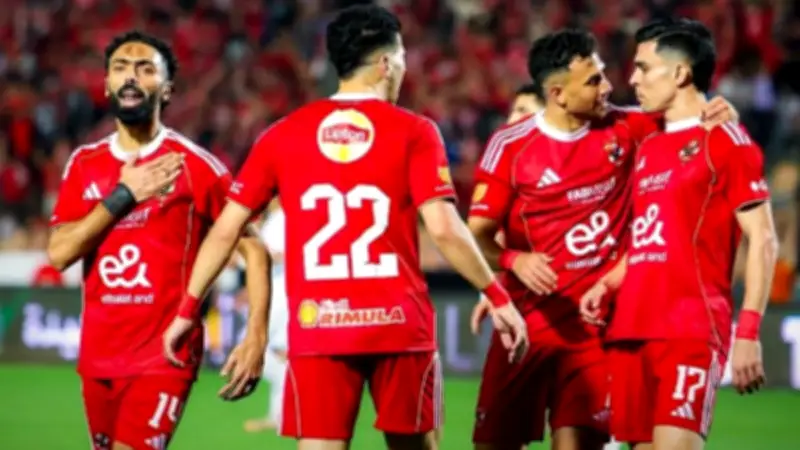 كيف يعيد الأهلي هيكلة الرواتب ويلغي منصب المدير الرياضي؟