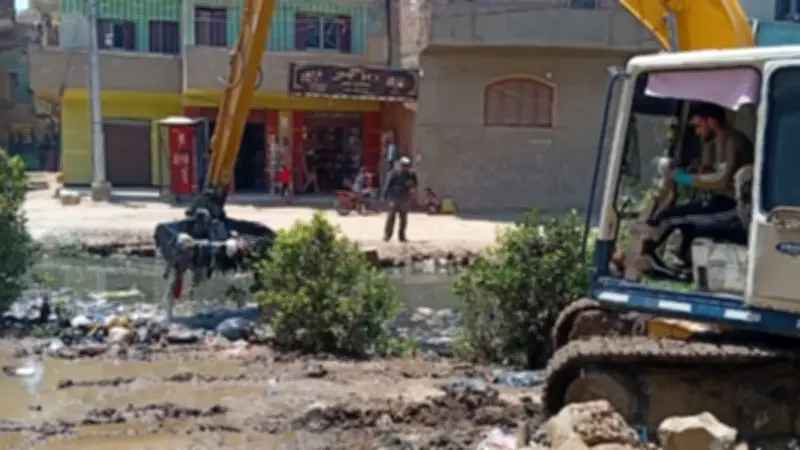 محافظ الجيزة يتابع حملات تطهير الترع والمصارف بالبدرشين