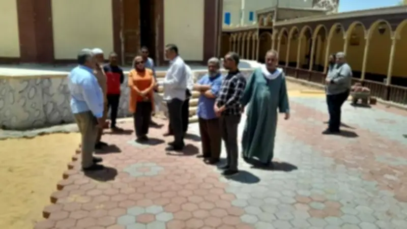 تطوير محيط مسجد أبو العيون بدشلوط وتركيب بلاط الإنترلوك بالساحة الخارجية