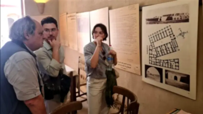 مترجم "عمارة الفقراء" للبرتغالية يزور قرية القرنة لأول مرة