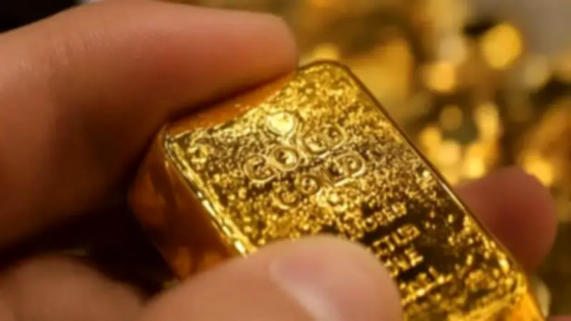 الذهب يحقق مكاسب أسبوعية بدعم ضعف الدولار والتوترات الجيوسياسية