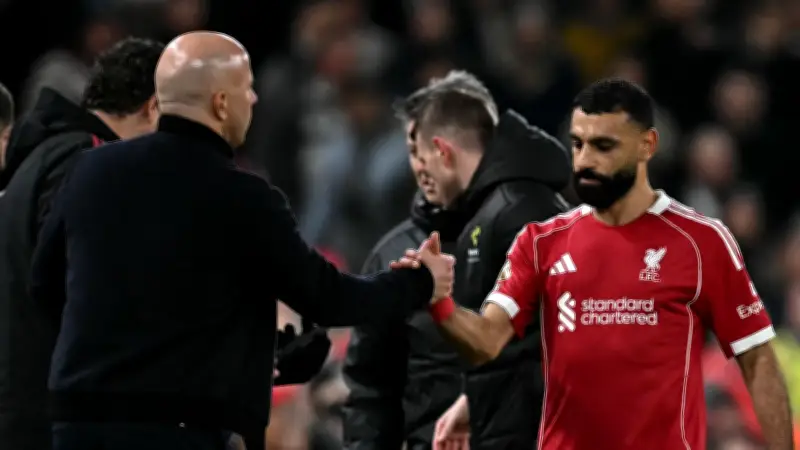 سلوت يرد بحدة على صلاح: لا أخشى انخفاض مستوى ليفربول