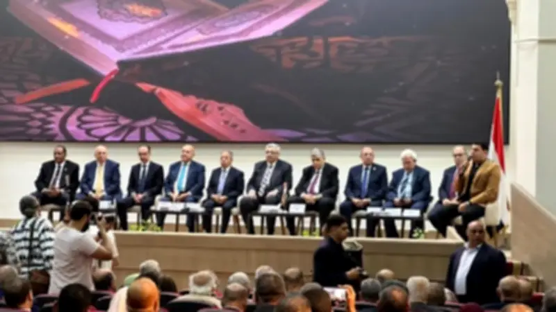 نقيب الأطباء يحذر من التوسع العشوائي في كليات الطب ويطالب بتنظيم الإعلام الطبي