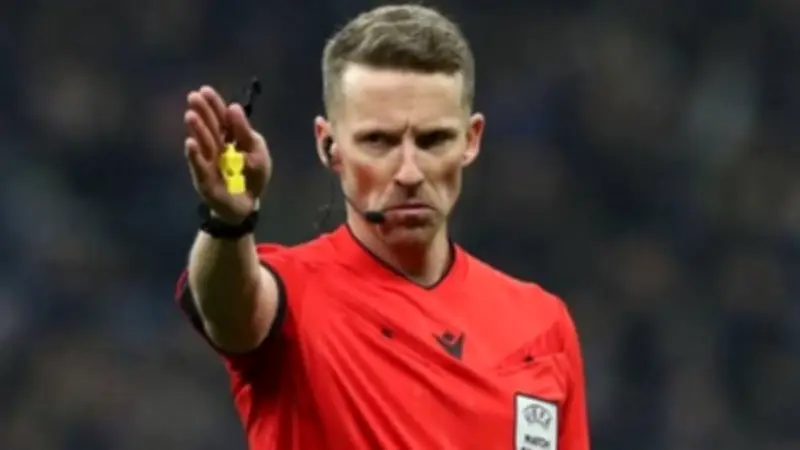 تعيين أليخاندرو هيرنانديز حكمًا لموقعة برشلونة وريال مدريد