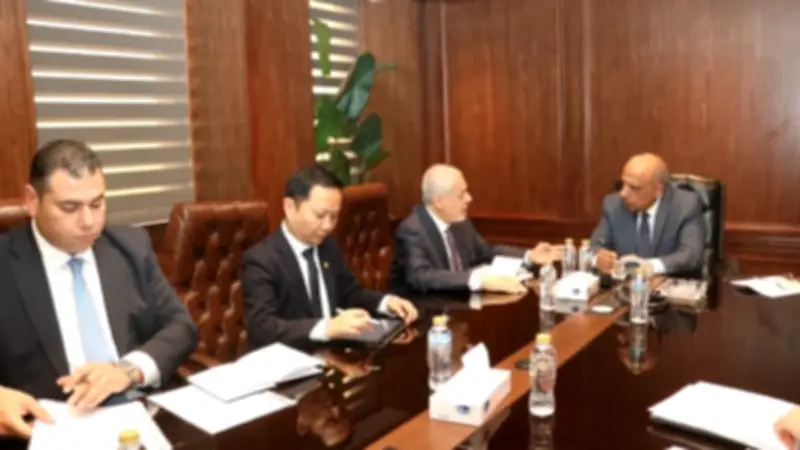 وزير الكهرباء يبحث مع أميا باور الإماراتية مستجدات مشروعات الطاقة المتجددة