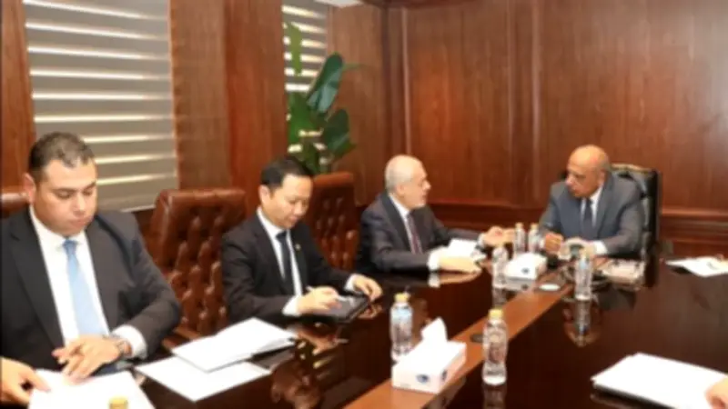وزير الكهرباء يؤكد التوسع المدروس في أنظمة تخزين الطاقة مع شركة إيما باور