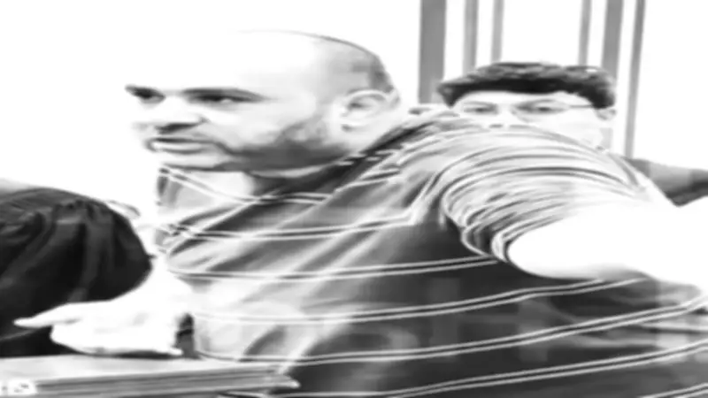 مستشار سابق يقف في قفص الاتهام بتهمة قتل زوجته في أكتوبر