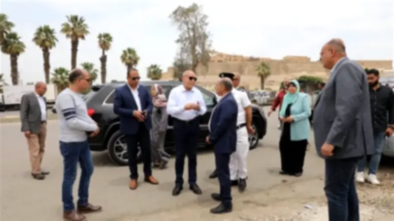 محافظ القاهرة يعلن الانتهاء من نقل موقف السيدة عائشة لموقعه الجديد
