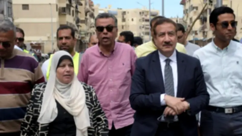 محافظ بورسعيد يتفقد تطوير منطقة علي بن أبي طالب بالزهور