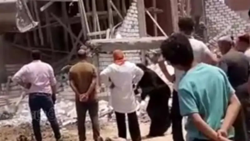 محاولة سيدة تقبيل قدم رئيسة مدينة بني مزار تشعل تفاعلاً واسعاً بالمنيا