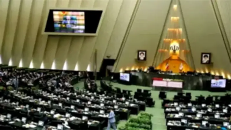 البرلمان الإيراني يعقد أول جلسة عبر الفيديو منذ اندلاع الحرب