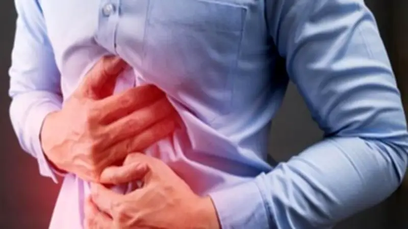 زيادة الوزن والتدخين أبرز أسباب حرقة المعدة وارتجاع المرئ