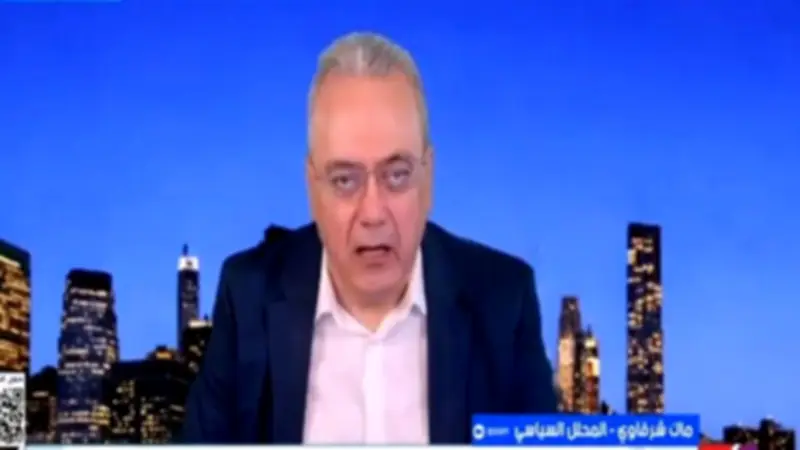 محلل سياسي: ترامب يستخدم ملف الأجسام الطائرة لإلهاء الأمريكيين
