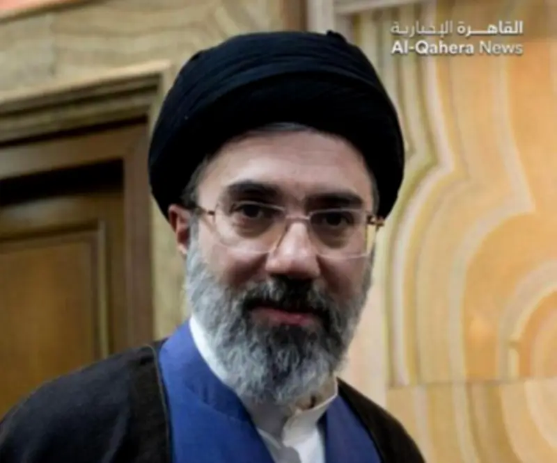 خامنئي يوجه الحرس الثوري بمواصلة العمليات بحزم