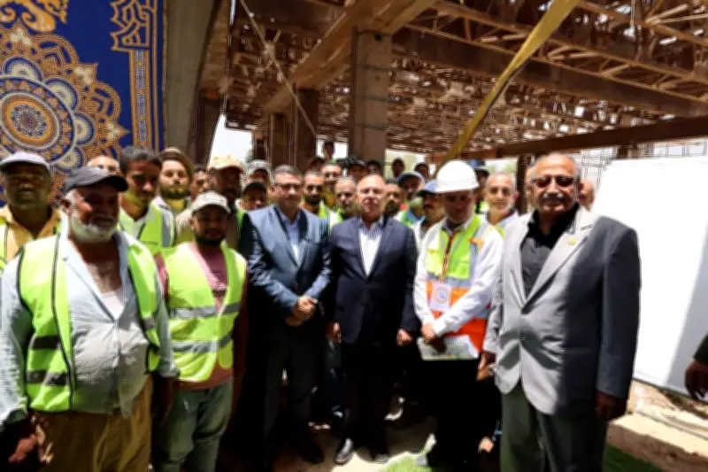 وزير النقل يفتتح التشغيل التجريبي لكوبري أبو شوشة بقنا