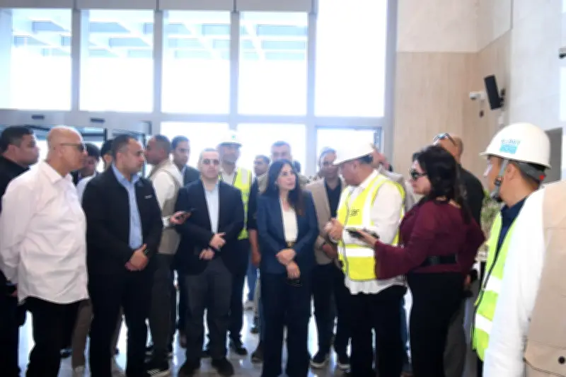 وزيرة الإسكان تشدد على الالتزام بالبرنامج الزمني لوحدات الحاجزين