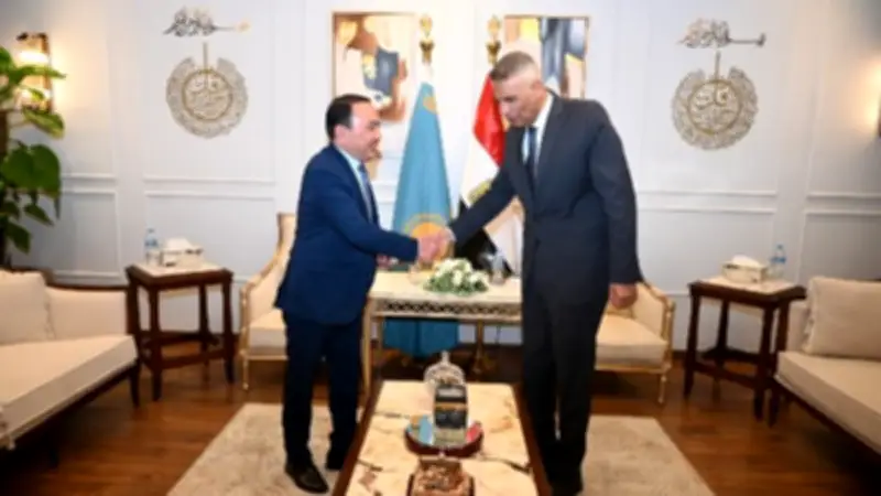 محافظ جنوب سيناء وسفير كازاخستان يبحثان تعزيز التعاون السياحي والثقافي