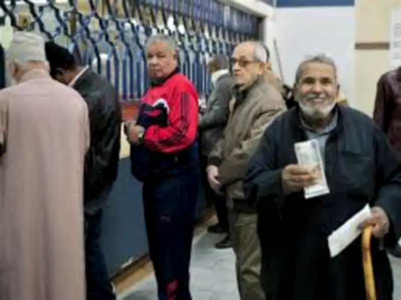 لجنة برلمانية توصي بإعفاء أصحاب المعاشات من رسوم السحب من الصراف الآلي
