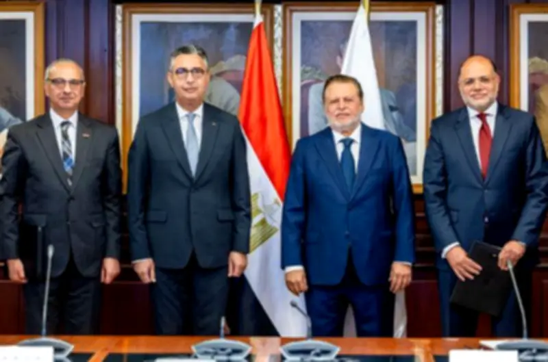 المركزي يوقع بروتوكولاً لتعزيز الشمول المالي وربط بيانات السجل التجاري بالبنوك