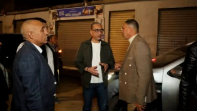 محافظ الجيزة يعفي رؤساء وحدات محلية ويحيلهم للتحقيق للإهمال