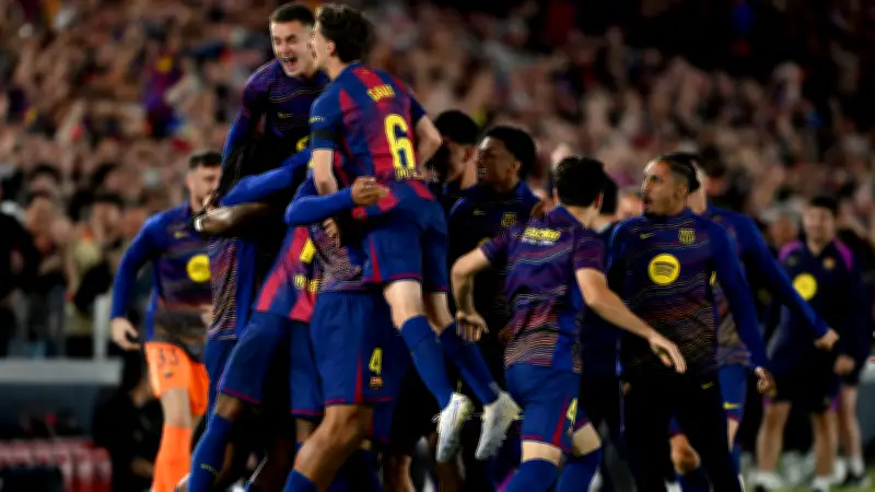 ثلاثي برشلونة يحتفل بلقب الليجا بجولة دراجات في شوارع المدينة