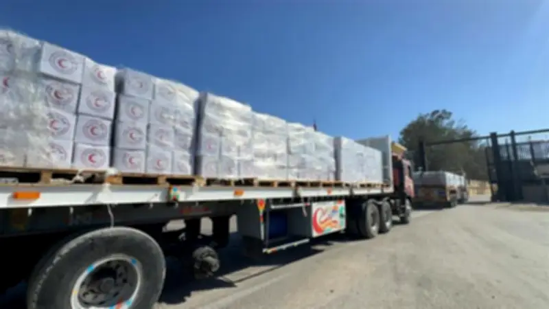 الهلال الأحمر المصري يطلق قافلة مساعدات جديدة لدعم غزة