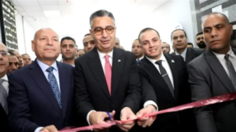 وزير التموين ومحافظ القاهرة يتفقدان معرض أهلا بالعيد بحدائق القبة