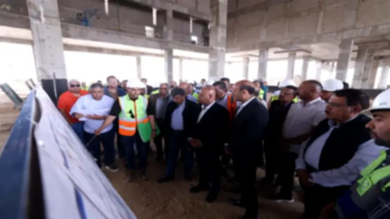 وزير النقل يسلم تعويضات متضرري القطار السريع بقنا ويؤكد أولوية أهالي الصعيد