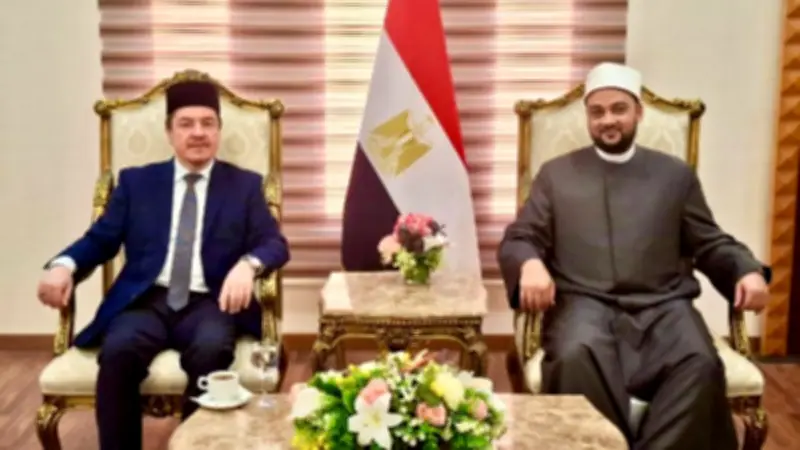 أمين الشئون الإسلامية يستقبل مفتي بولندا بمطار القاهرة