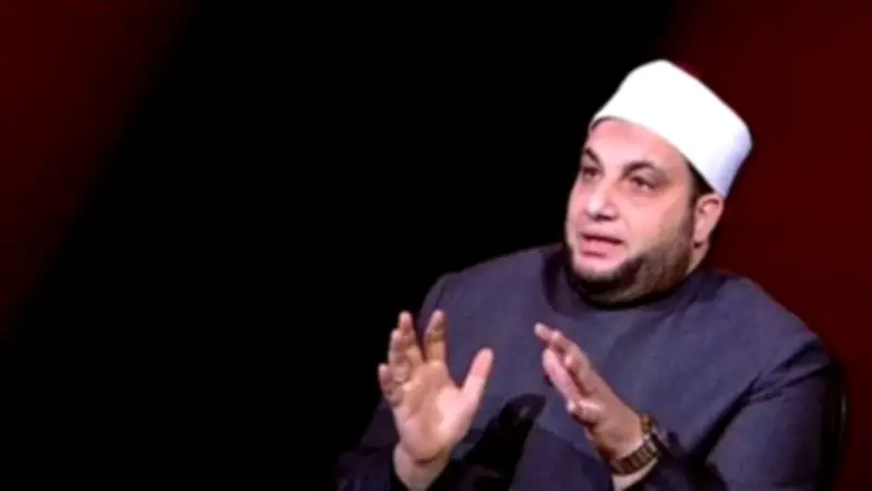 برلماني يدعو لوقف بناء المساجد وتوجيه أموال الأوقاف للمدارس