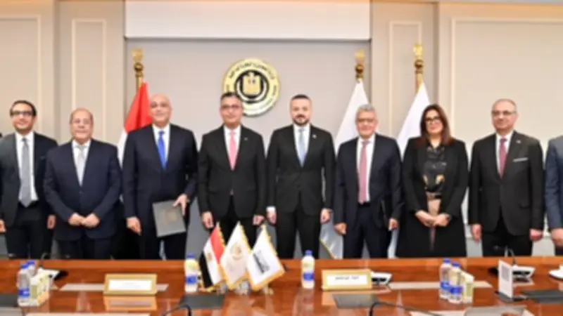 وزير التموين يوقع مذكرة تفاهم لتطوير منافذ "كاري أون" للشباب