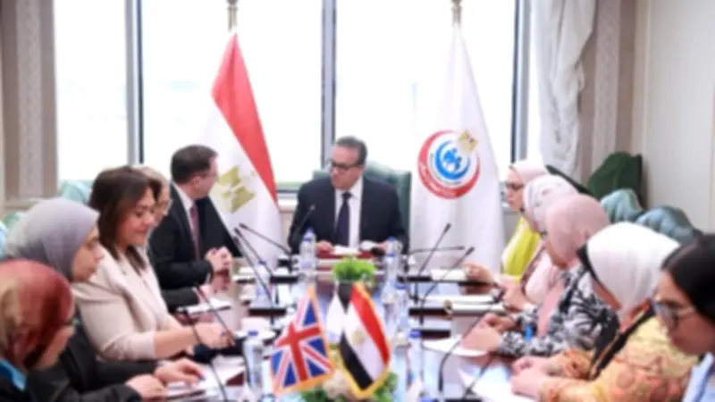 وزير الصحة يعلن إرسال بعثات تدريبية للأطباء المصريين إلى بريطانيا