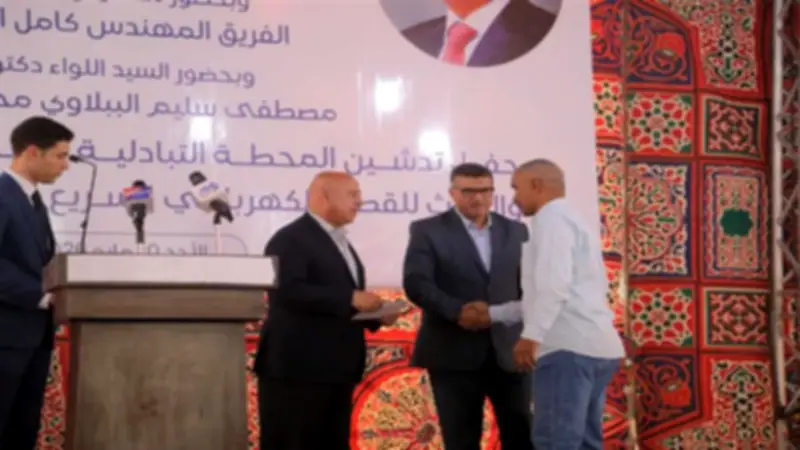 وزير النقل يتفقد مواقع عمل القطار السريع بقنا ويسلم تعويضات المتضررين